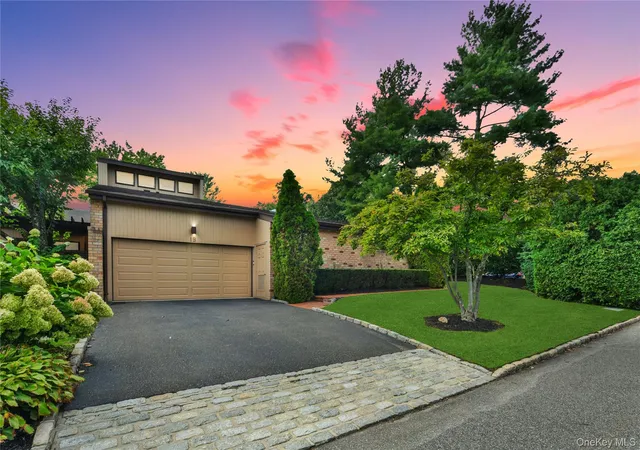 Photo 3 of Condo for sale at 19 Woodcrest Dr, North Hempstead, NY 11576 | MLS# 1050088 | Listing updated on 2026-09-16
