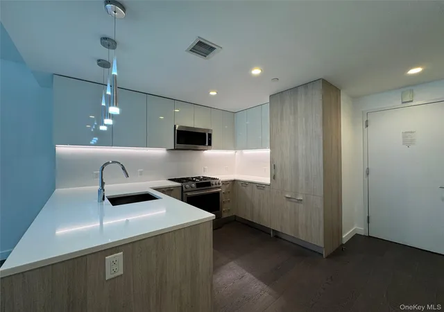 Photo 3 of Condo for sale at 131-05 40 #15L, New York, NY 11354 | MLS# 1050099 | Listing updated on 2026-09-13