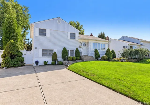 Photo 2 of Single family home for sale at 3994 Daleview Ave, Hempstead, NY 11783 | MLS# 1050102 | Listing updated on 2026-09-19