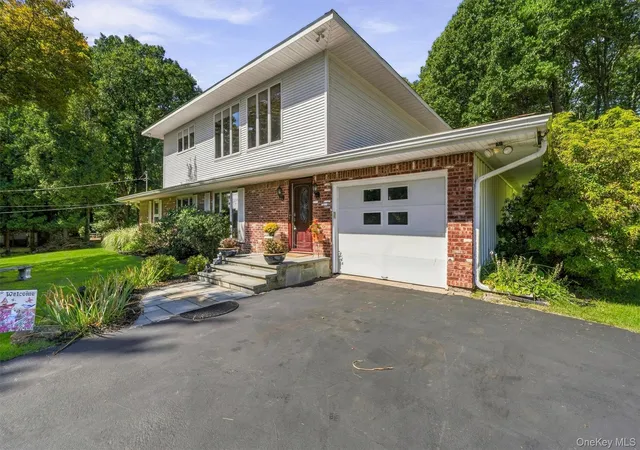 Photo 3 of Single family home for sale at 27 Margaret Rd, Monroe, NY 10950 | MLS# 1050106 | Listing updated on 2026-09-30
