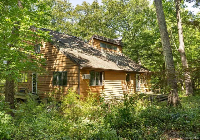 Photo 1 of Single family home for sale at 9 Watch Hl Rd, New Paltz, NY 12561 | MLS# 1050112 | Listing updated on 2026-09-16