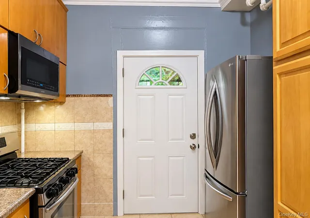 Photo 3 of Single family home for sale at 732 E 223rd Street, New York, NY 10466 | MLS# 1050114 | Listing updated on 2026-09-14