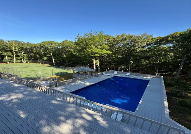 Photo 2 of Single family home for sale at 2 Little Ct, East Hampton, NY 11937 | MLS# 1050115 | Listing updated on 2026-10-03