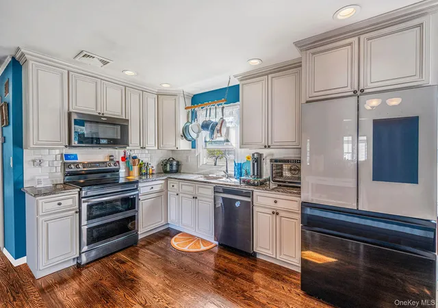 Photo 4 of Sale Pending at 1477 6th Street, West Babylon, NY 11704 | MLS# 1050117 | Listing updated on 2026-10-06