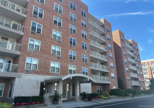 Photo 1 of Condo for sale at 410 E Broadway #3S, Long Beach, NY 11561 | MLS# 1050118 | Listing updated on 2026-09-23