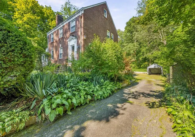 Photo 4 of Single family home for sale at 28 Winslow Rd, White Plains, NY 10606 | MLS# 1050121 | Listing updated on 2026-09-23