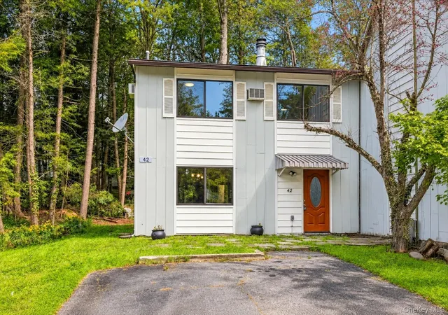 Photo 2 of Single family home for sale at 42 Peter Way, Thompson, NY 12751 | MLS# 1050124 | Listing updated on 2026-10-07