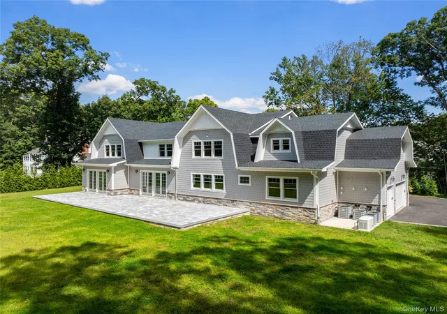 Photo 3 of Mansion for sale at 541 Split Rock Rd, Oyster Bay, NY 11791 | MLS# 1050132 | Listing updated on 2026-09-14