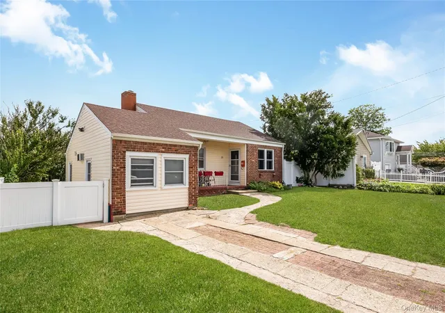 Photo 2 of Single family home for sale at 19 Rainbow Ln, Babylon, NY 11757 | MLS# 1050146 | Listing updated on 2026-09-29