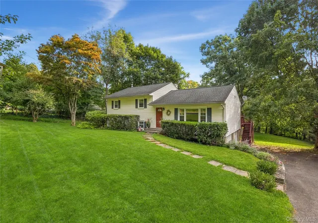 Photo 2 of Single family home for sale at 6 Hillside Ter, Carmel, NY 10541 | MLS# 1050150 | Listing updated on 2026-10-02