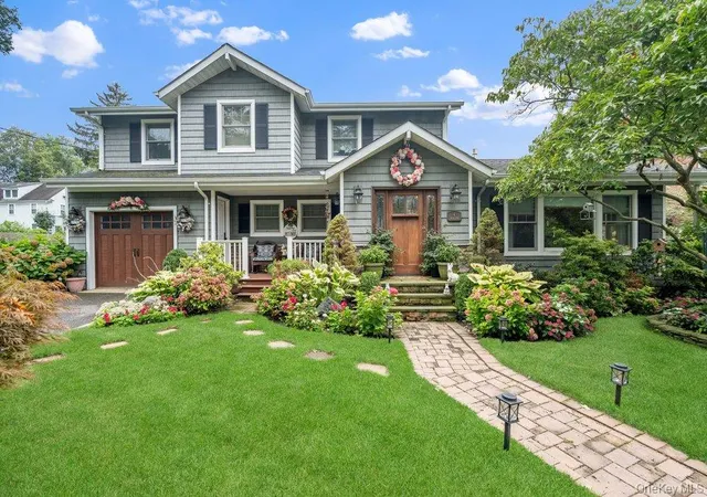 Photo 1 of Single family home for sale at 4 Smull Ln, North Hempstead, NY 11050 | MLS# 1050153 | Listing updated on 2026-09-16