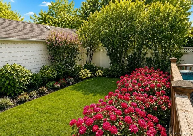 Photo 2 of Single family home for sale at 4 Smull Ln, North Hempstead, NY 11050 | MLS# 1050153 | Listing updated on 2026-09-16