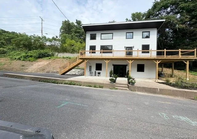 Photo 2 of Single family home for sale at 33 Valley St, Saugerties, NY 12477 | MLS# 1050159 | Listing updated on 2026-09-14