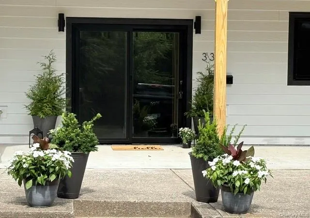 Photo 3 of Single family home for sale at 33 Valley St, Saugerties, NY 12477 | MLS# 1050159 | Listing updated on 2026-09-14