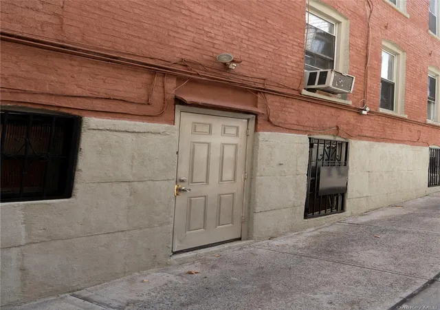 Photo 4 of House for sale at 1418 Fteley Ave, New York, NY 10472 | MLS# 1050160 | Listing updated on 2026-09-27
