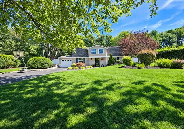 Photo 1 of Sale Pending at 29 Ivy League Ln, Brookhaven, NY 11790 | MLS# 1050161 | Listing updated on 2026-10-02