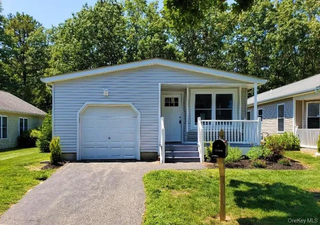 Condo for sale at 201 Village Cir W, Brookhaven, NY 11949 | MLS# 1050162