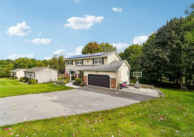 Photo 3 of Single family home for sale at 31 Peter Bush Dr, Monroe, NY 10950 | MLS# 1050169 | Listing updated on 2026-10-04