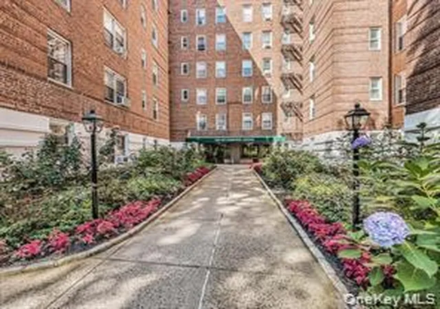 Condo for sale at 247 Parkview Ave #6P, Yonkers, NY 10708 | MLS# 1050185