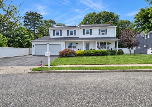 Single family home for sale at 362 Singingwood Dr, Islip, NY 11741 | MLS# 1050207