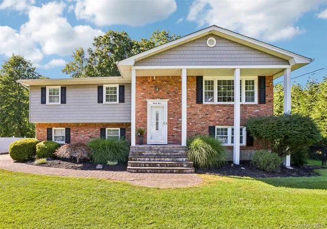 Photo 1 of Single family home for sale at 34 Glenside Dr, Clarkstown, NY 10956 | MLS# 1050216 | Listing updated on 2026-09-19