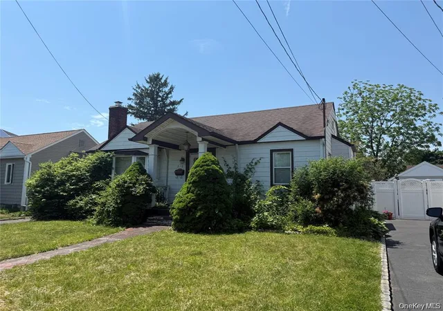 Photo 1 of Single family home for sale at 218 Park Ave, Oyster Bay, NY 11801 | MLS# 1050219 | Listing updated on 2026-09-14