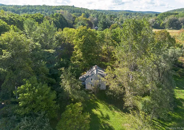 Photo 1 of Single family home for sale at 861 Snydertown Rd, Claverack, NY 12521 | MLS# 1050229 | Listing updated on 2026-10-04