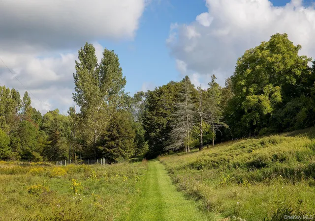 Photo 2 of Single family home for sale at 861 Snydertown Rd, Claverack, NY 12521 | MLS# 1050229 | Listing updated on 2026-10-04