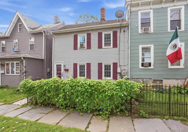 Photo 3 of Single family home for sale at 291 1st Street, Newburgh (city), NY 12550 | MLS# 1050246 | Listing updated on 2026-09-28