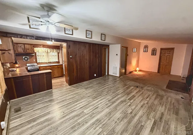 Photo 2 of Sale Pending at 11 Robinhood Ln, Southampton, NY 11968 | MLS# 1050252 | Listing updated on 2026-10-05