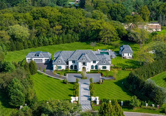 Photo 41 of Mansion for sale at 18 Evergreen Way, Oyster Bay, NY 11545 | MLS# 1050255 | Listing updated on 2026-09-15