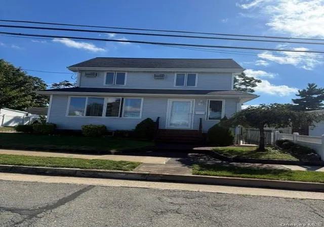 Photo 3 of Single family home for sale at 104 W Lincoln Ave, Hempstead, NY 11580 | MLS# 1050259 | Listing updated on 2026-09-27