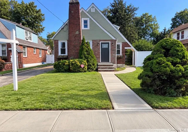 Photo 3 of Single family home for sale at 750 Wesley St, Hempstead, NY 11510 | MLS# 1050261 | Listing updated on 2026-10-07