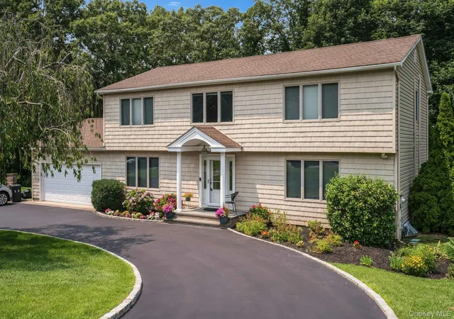 Photo 1 of Sale Pending at 41 Cedar Ridge Ln, Huntington, NY 11746 | MLS# 1050269 | Listing updated on 2026-10-12