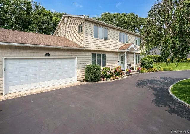 Photo 2 of Sale Pending at 41 Cedar Ridge Ln, Huntington, NY 11746 | MLS# 1050269 | Listing updated on 2026-10-12