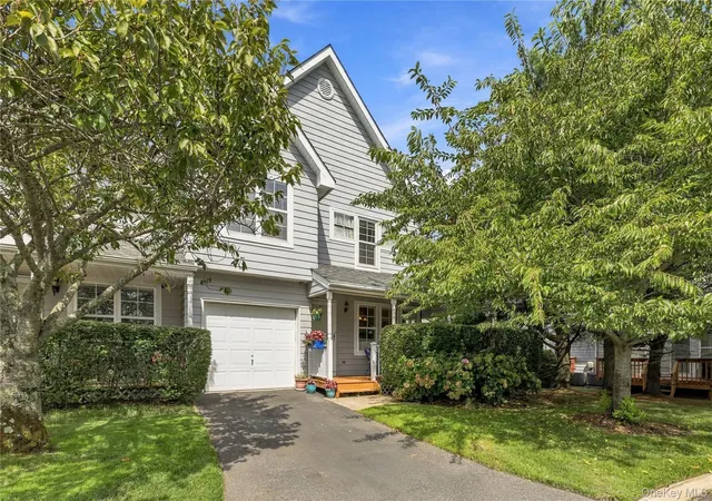 Condo for sale at 77 Sunburst Ter, Islip, NY 11722 | MLS# 1050280