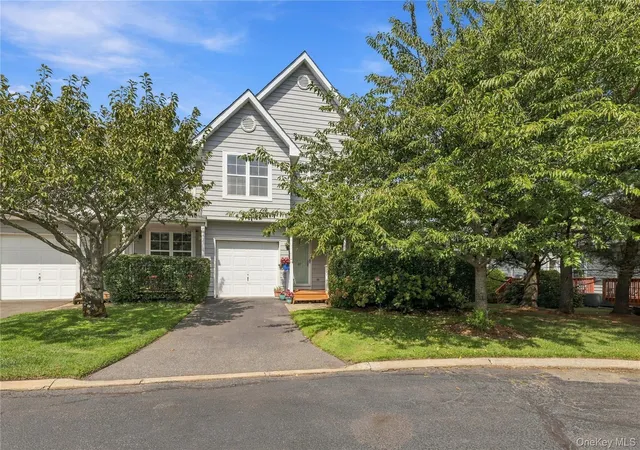 Photo 3 of Condo for sale at 77 Sunburst Ter, Islip, NY 11722 | MLS# 1050280 | Listing updated on 2026-09-15