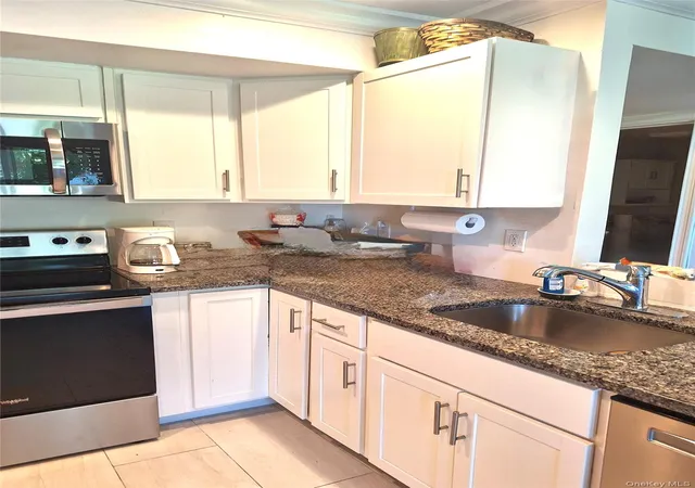 Photo 3 of Condo for sale at 52 Jefferson Oval #A, Yorktown, NY 10598 | MLS# 1050288 | Listing updated on 2026-09-17