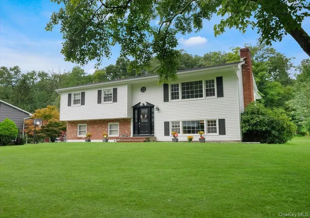 Photo 1 of Sale Pending at 1 S Park Ln, Clarkstown, NY 10954 | MLS# 1050299 | Listing updated on 2026-09-30