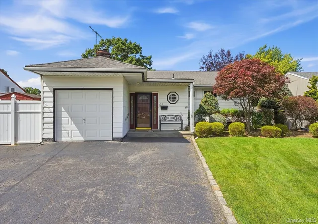 Photo 1 of Single family home for sale at 156 Broadway, Oyster Bay, NY 11762 | MLS# 1050303 | Listing updated on 2026-09-15