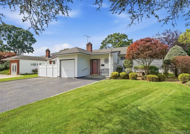 Photo 2 of Single family home for sale at 156 Broadway, Oyster Bay, NY 11762 | MLS# 1050303 | Listing updated on 2026-09-14