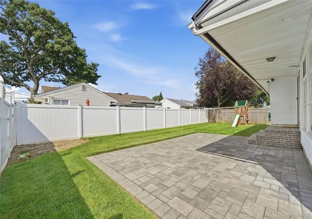 Photo 3 of Single family home for sale at 156 Broadway, Oyster Bay, NY 11762 | MLS# 1050303 | Listing updated on 2026-09-15