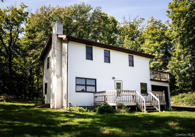 Single family home for sale at 2 Enderkill Dr, Hyde Park, NY 12580 | MLS# 1050337