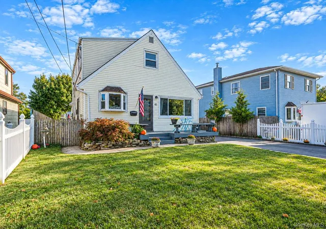 Photo 2 of Single family home for sale at 41 E Saltaire Rd, Babylon, NY 11757 | MLS# 1050339 | Listing updated on 2026-09-22