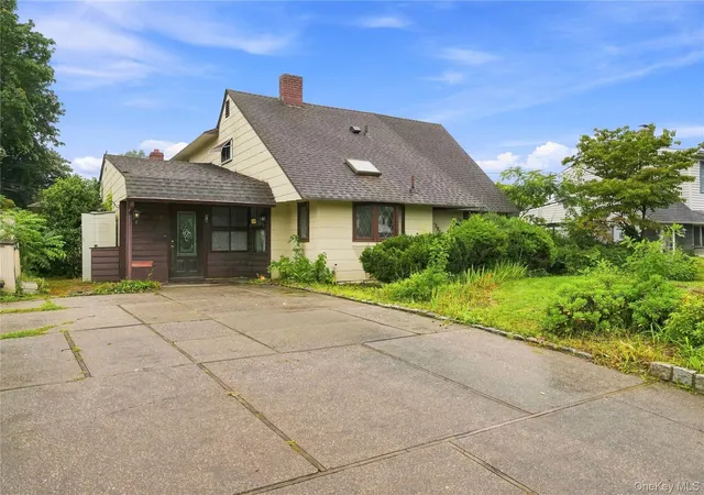 Photo 1 of Single family home for sale at 75 Weaving Ln, Hempstead, NY 11793 | MLS# 1050355 | Listing updated on 2026-09-18