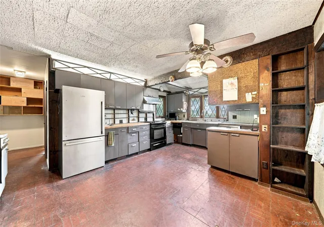 Photo 4 of Single family home for sale at 75 Weaving Ln, Hempstead, NY 11793 | MLS# 1050355 | Listing updated on 2026-09-18