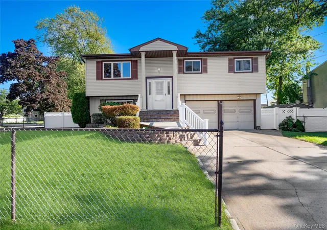 Photo 2 of Sale Pending at 57 Sand St, Oyster Bay, NY 11758 | MLS# 1050360 | Listing updated on 2026-10-02