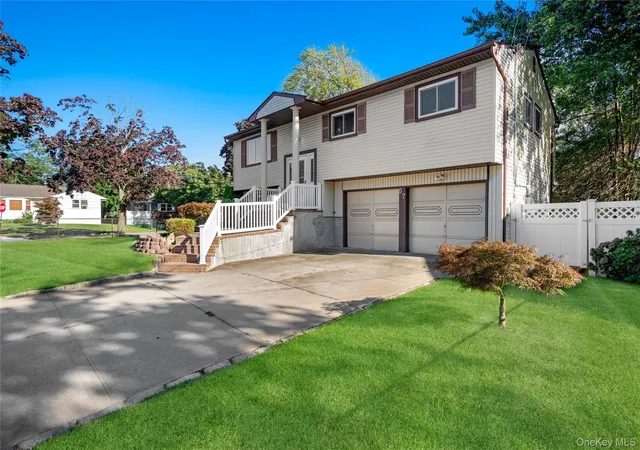 Photo 3 of Sale Pending at 57 Sand St, Oyster Bay, NY 11758 | MLS# 1050360 | Listing updated on 2026-10-02