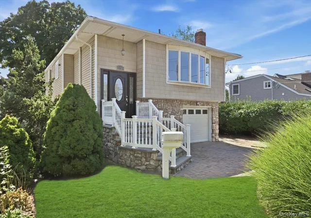 Single family home for sale at 6 Adam Rd W, Oyster Bay, NY 11758 | MLS# 1050365