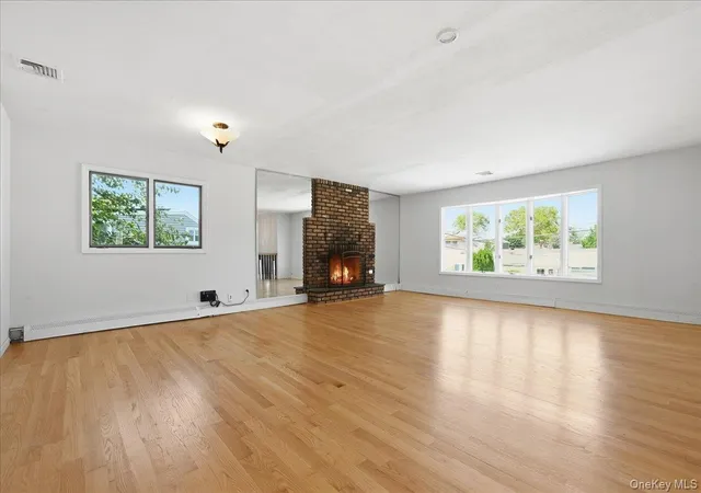 Photo 3 of Single family home for sale at 6 Adam Rd W, Oyster Bay, NY 11758 | MLS# 1050365 | Listing updated on 2026-09-19